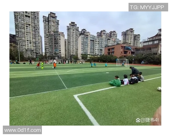 如果我爱你足球那么我愿意为你奔跑追逐梦想的每一个瞬间